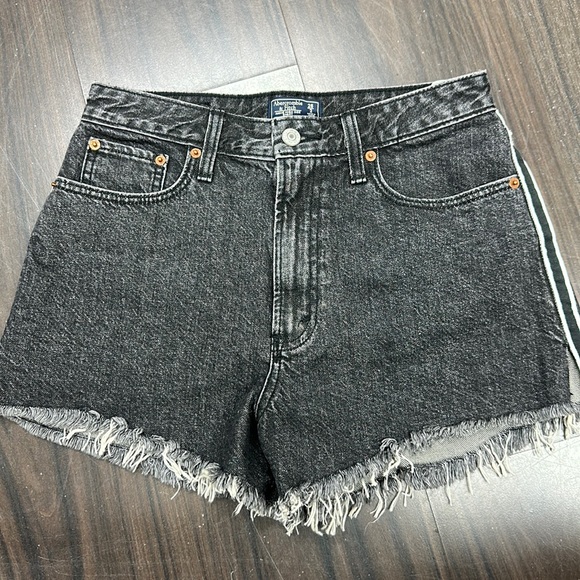 Abercrombie & Fitch Annie High Rise Short - Picture 2 of 5